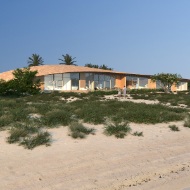 4-Bett-Villa im Ummahat Al Shayk Island Resort im Roten Meer, entworfen vom japanischen Architekten Kengo Kuma<br/><br/>