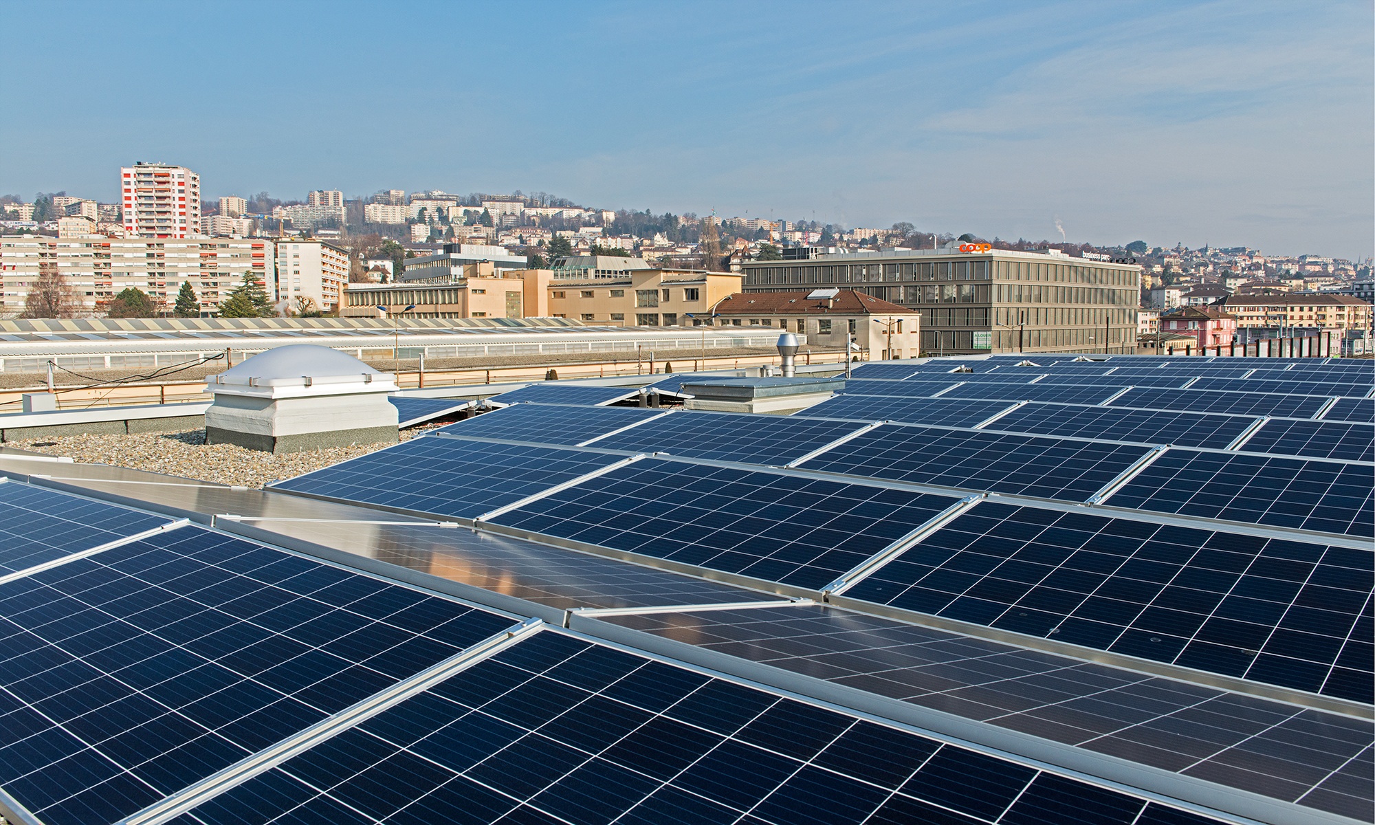 Photovoltaik-Anlage auf dem Dach des Büroprovisoriums von Lausanne Transport.