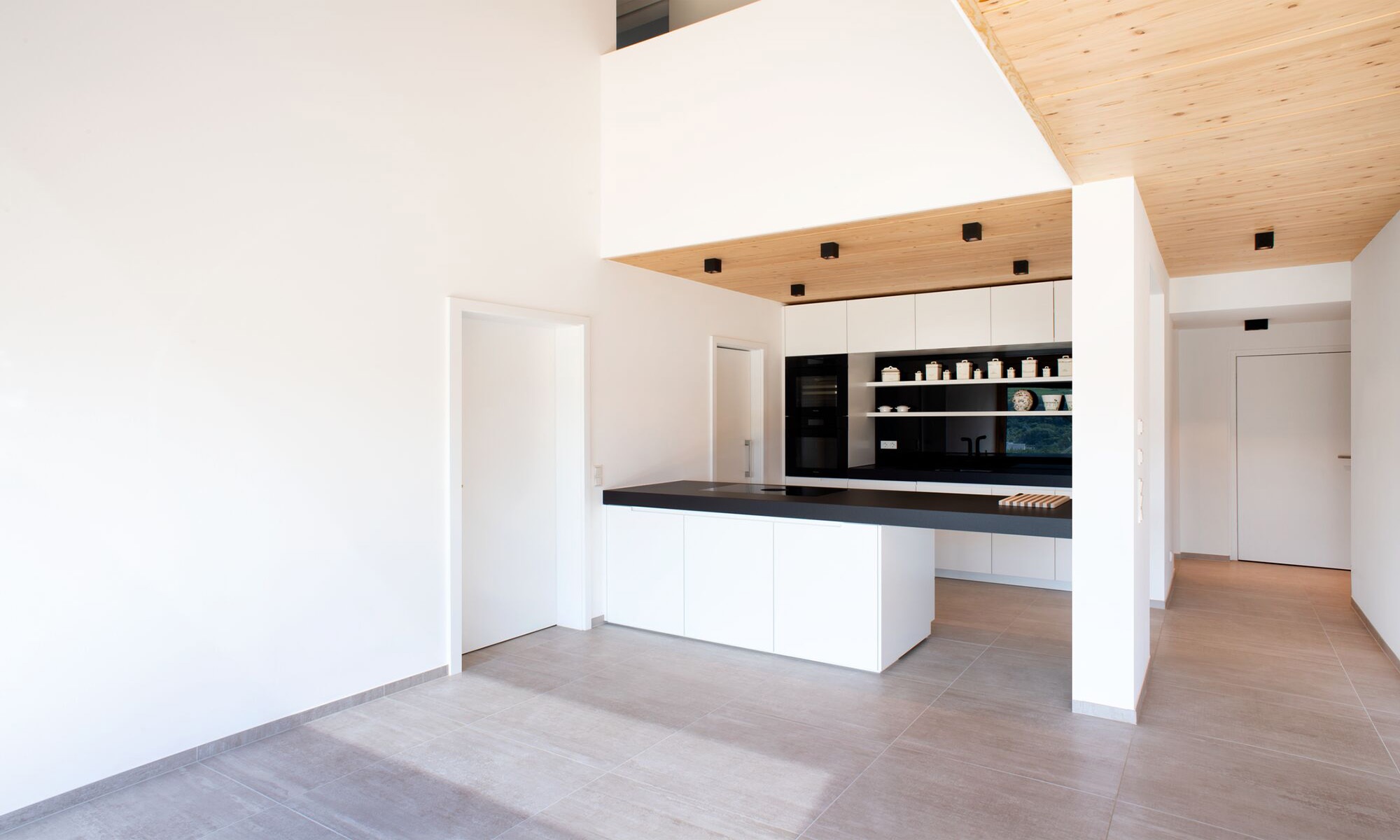 Offene Küche in einer Wohnung des Mehrfamilienhauses Säntis 