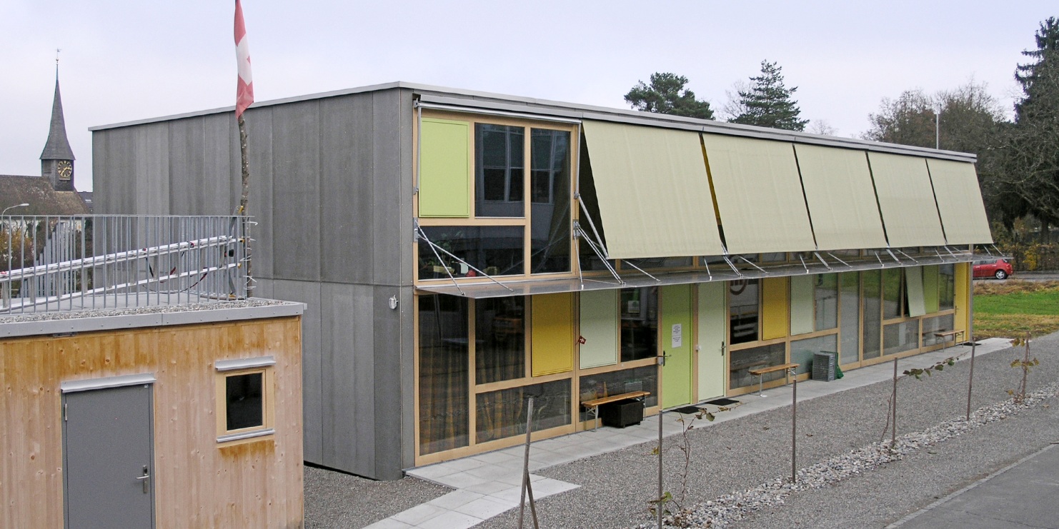 The modular construction comprises prefabricated wood elements and uses Swiss spruce.