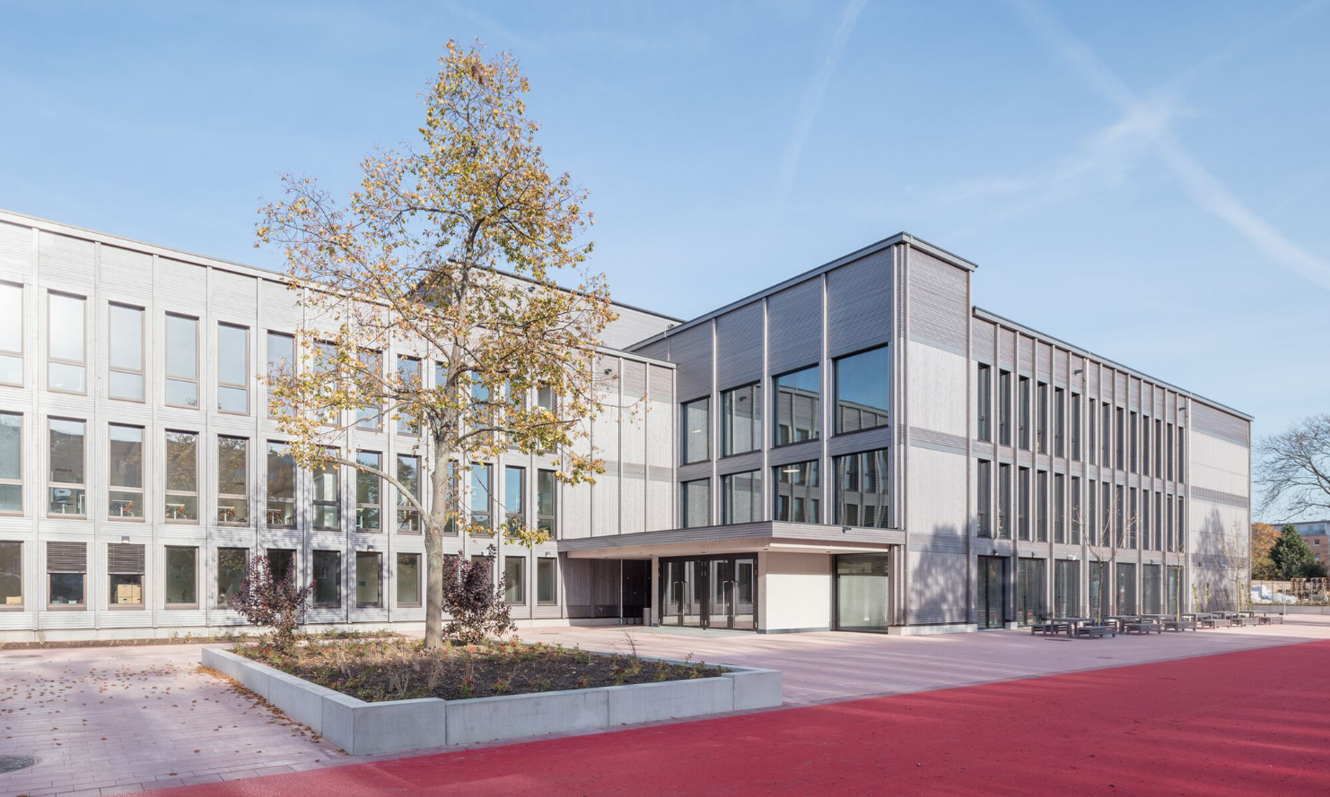 General view of the Schilfweg school, Dresden, in modular timber construction