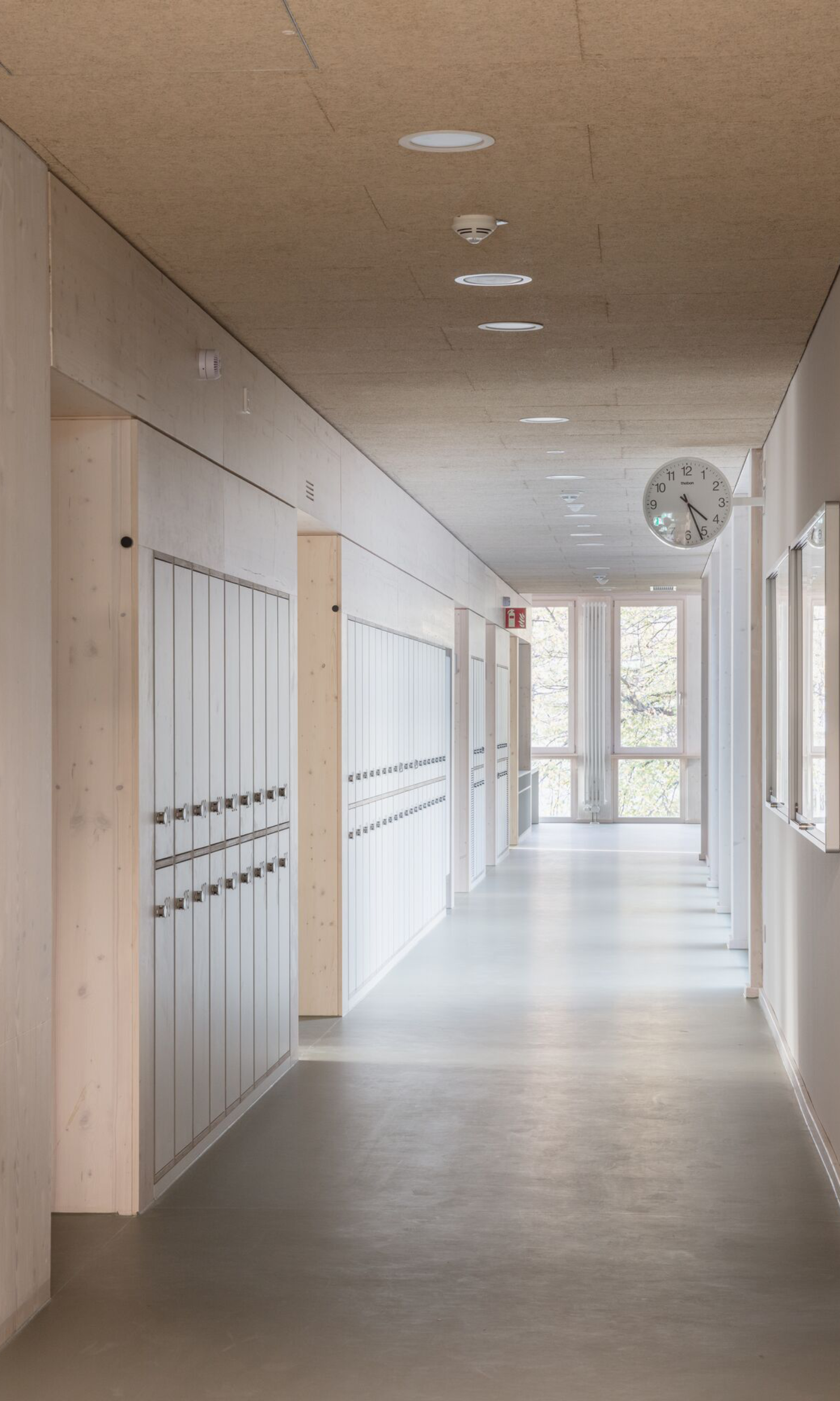 Couloir dans une école en bois à Dresde