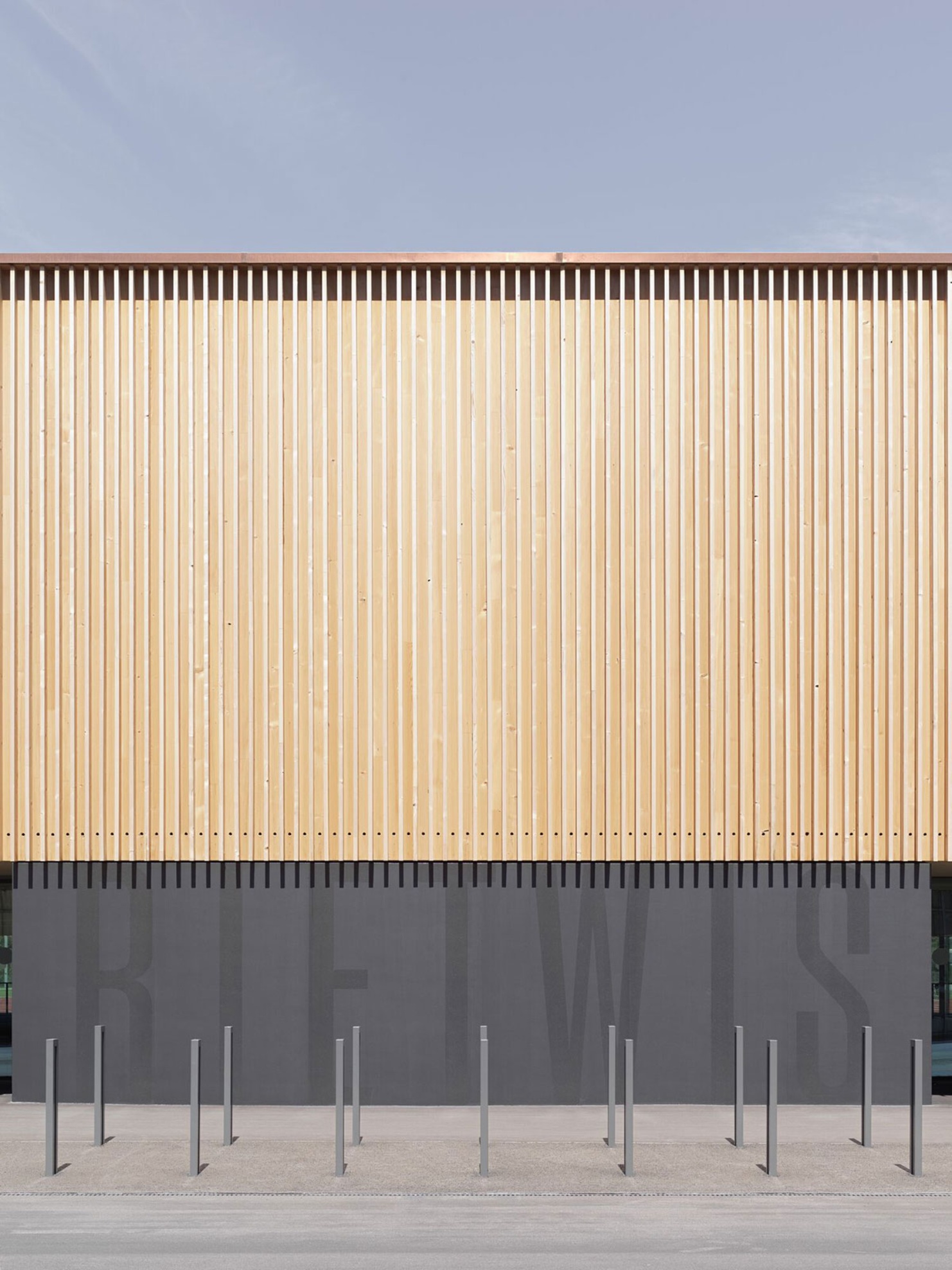 Wooden façade of the Rietwies triple gymnasium in Wattwil<br/>