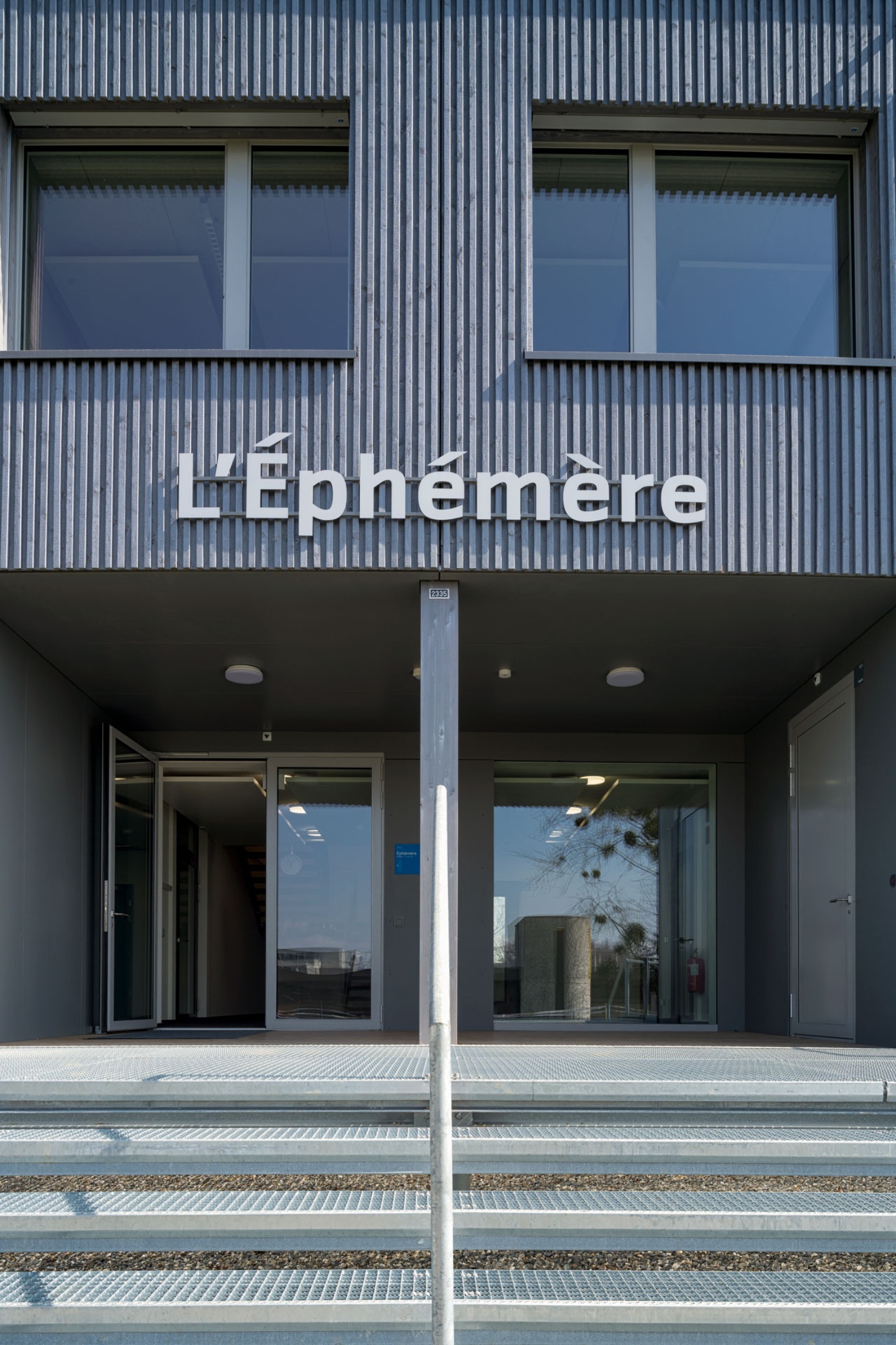 Entrance to the L’éphémère temporary office building.