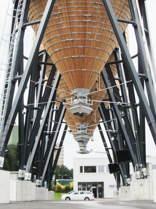 Grands silos ronds avec chargement entièrement automatisé et connexion au système de pesage
