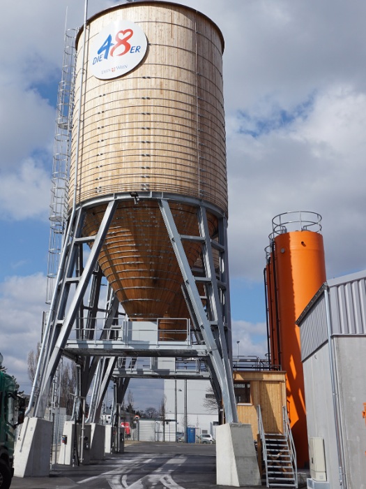 Round wooden silos with a volume of 500m3 each and brine system
