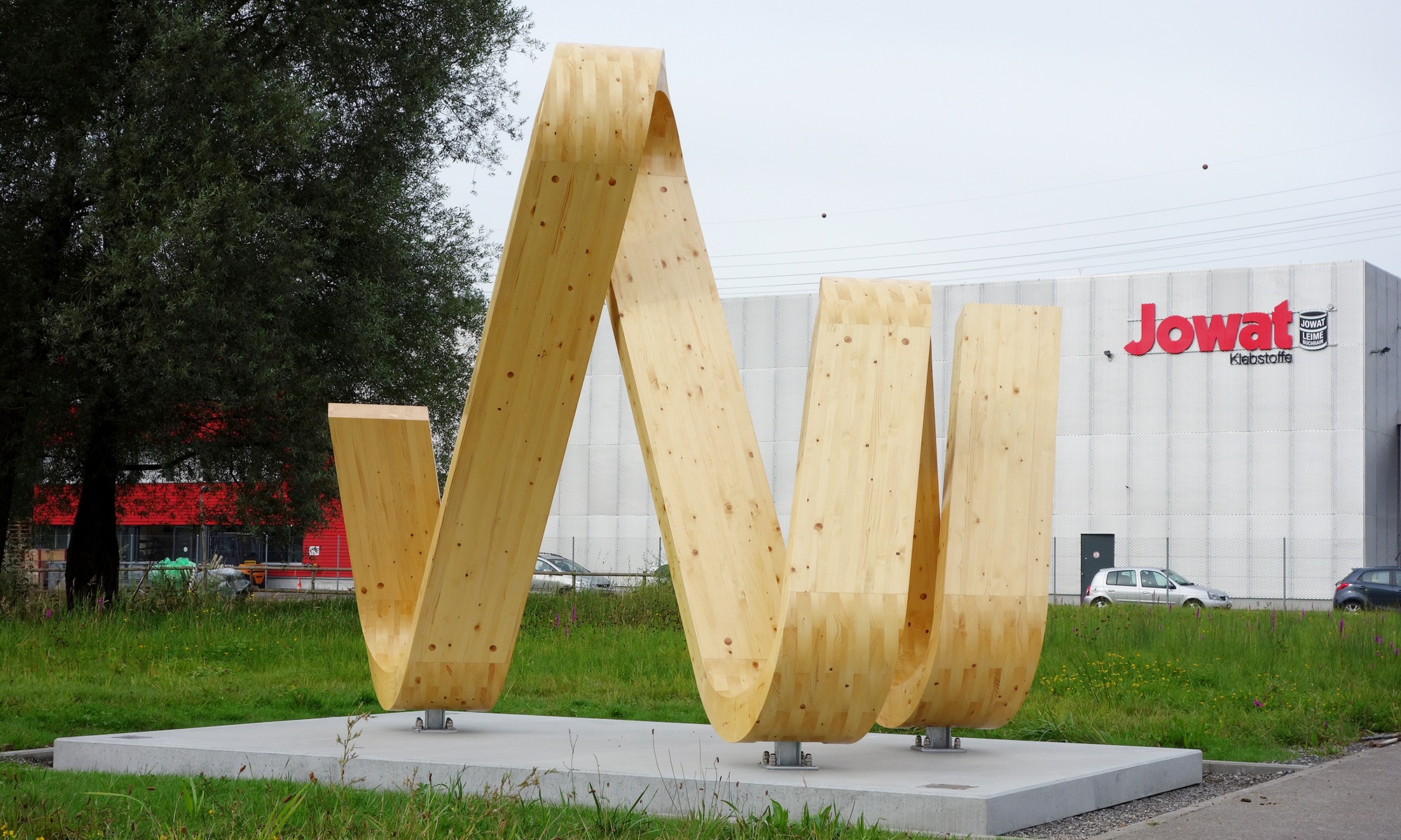 The sculpture for Jowat was created in collaboration with artist Urs Twellmann.