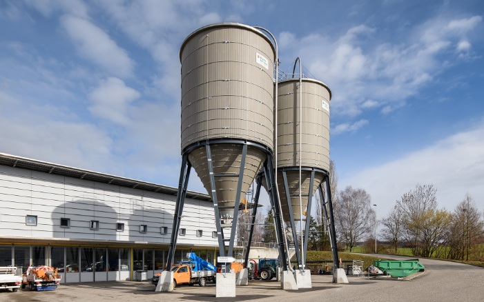 Silo installation of the city of Gossau with two round wooden silos