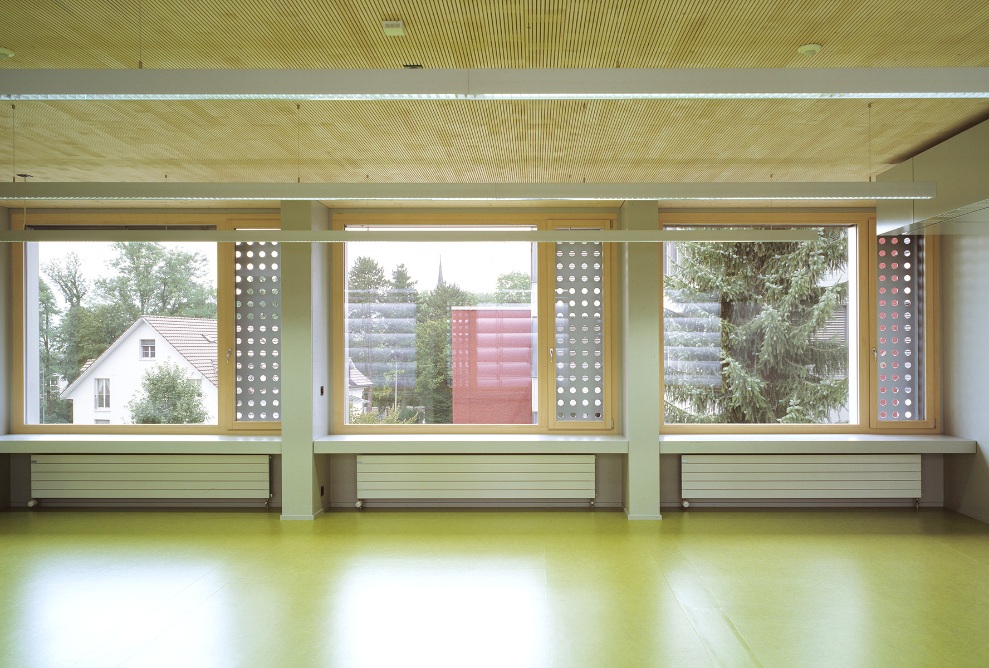 The large windows in the classroom ensure plenty of light.