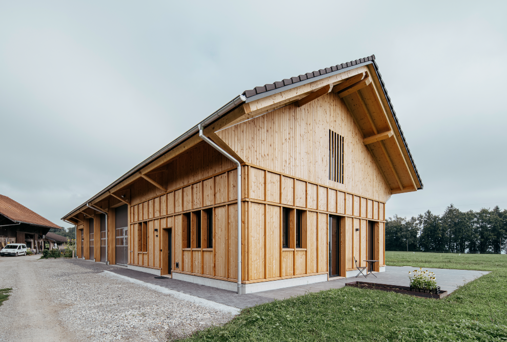 Barn and dwelling in timber construction