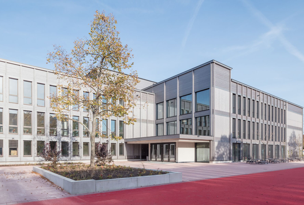 Vue générale de l'école Schilfweg, Dresde, en construction modulaire en bois