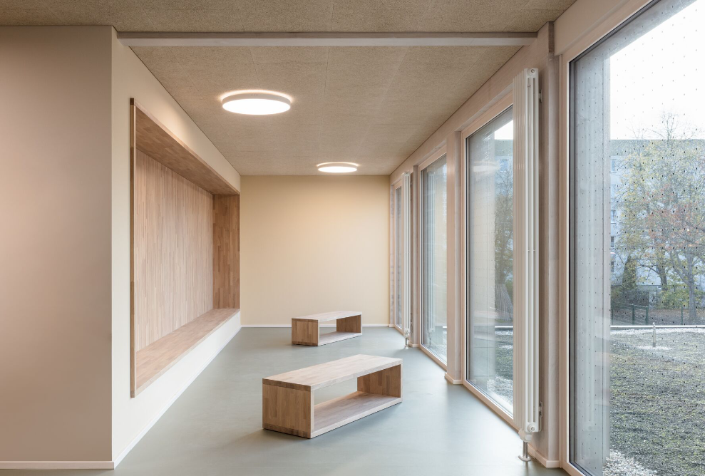 Salle de classe dans une construction modulaire en bois au Schilfweg à Dresde