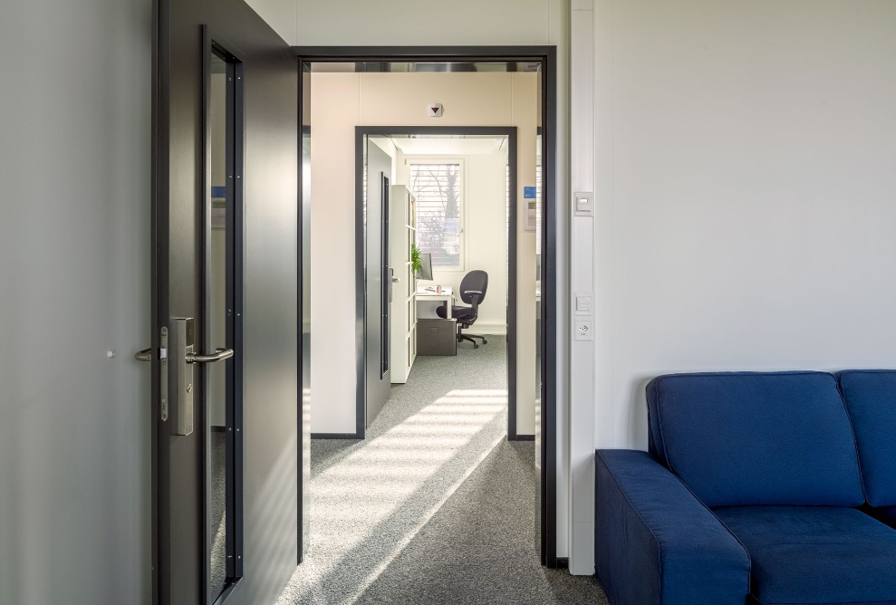 Divers espaces dans les bureaux provisoires de l’Université de Lausanne.