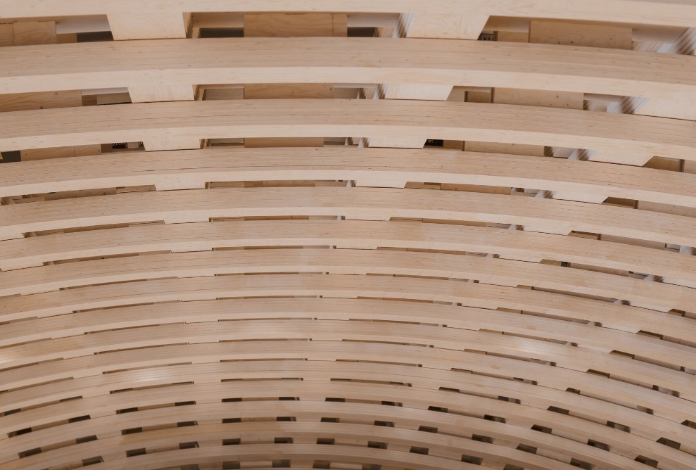 Vue intérieure de la structure de toit dégagée du Wisdome Stockholm