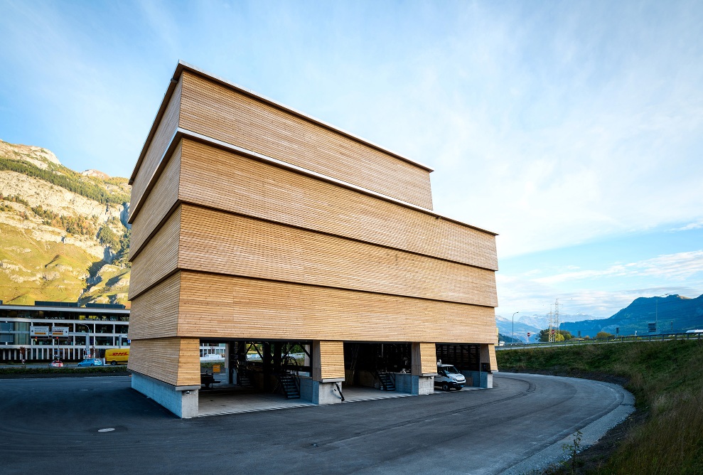 Modular silo facility in Chur with an architecturally designed larch façade